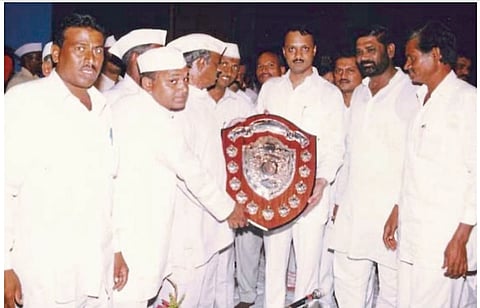 कोंढापुरी येथे दादांना श्रद्धांजली अर्पण