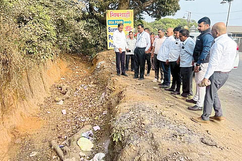 महाबळेश्वर येथे रस्त्याच्या कामाच्या नियोजनासाठी बैठक