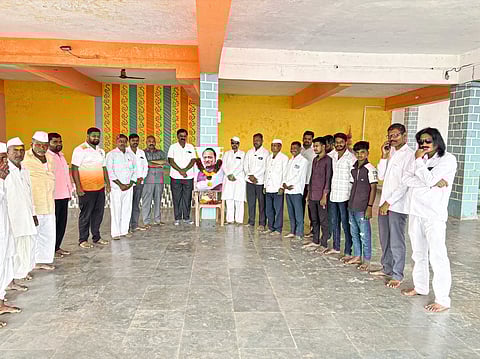 पिसुर्टीकरांकडून दादांना श्रद्धांजली