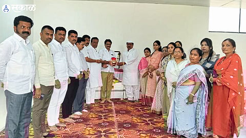 Sangam Mahuli Witnesses Last Rites of Ajitdada Amid Emotional Scenes