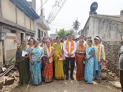 कोपर्डे हवेली : अपक्ष उमेदवारांचा गावभेटीचा धडाका...