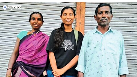Gadchiroli student Sharada, who secured a ₹11 lakh scholarship and admission to Shiv Nadar University.