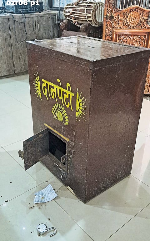 शिरोलीच्या भैरवनाथ मंदिरातील
दानपेटी चोरट्यांनी फोडली