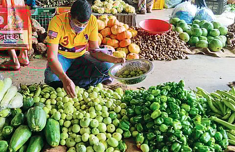 फळभाज्या, फळांची आवक, भावही स्थिर