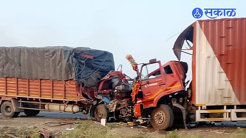 Container Eicher head on collision Maharashtra