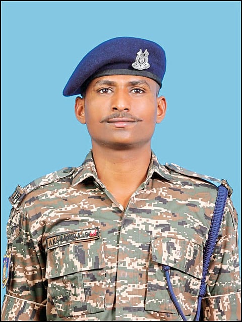 विंग अक्षय डाळीची केंद्रीय रिझर्व पोलीस दलात निवड