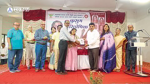 Ulka Mahajan receives the Kusum Award
