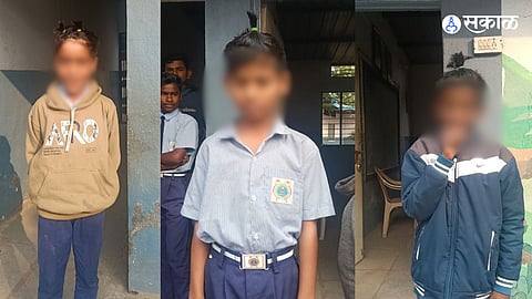Headmaster Forces Students to Tie Hair with Rubber Bands