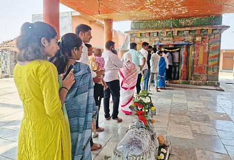 संगमेश्वर मंदिरात
दर्शनासाठी गर्दी
