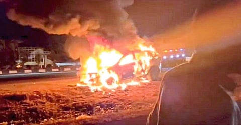 भादलवाडीत धावती मोटार जळून खाक