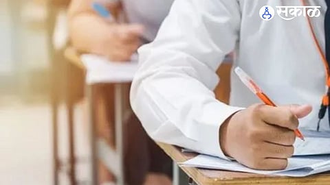 Washim Mass Copying Case : वाशिममधील सामूहिक कॉपी प्रकरणात गटशिक्षणाधिकाऱ्यांच्या तक्रारीवरून २७ जणांवर गुन्हे दाखल!