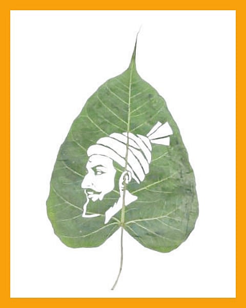 पिंपळाच्या पानावर रेखाटली शिवरायांची प्रतिमा