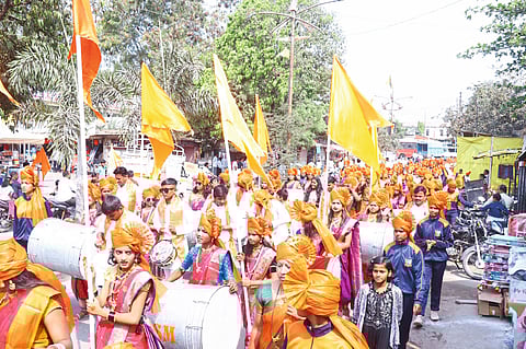 शिवजयंती निमित्त संपन्न झाली भव्य महिला रॅली जिजाऊंच्या रूपातील प्रतीक्षा लोणकर ठरल्या भगवा फेटा रॅलीचे केंद्रबिंदू