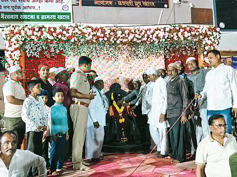 शिवजयंती निमित्त खटाव येथील मुस्लिम समाजाचा अभिवादन उपक्रम; सामाजिक-धार्मिक ऐक्याचा प्रेरणादायी संदेश