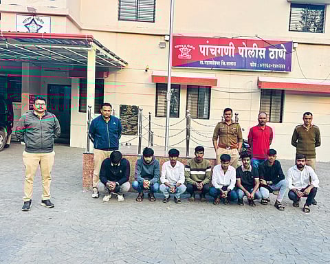 पाचगणी : पाचगणी-महाबळेश्वर रस्त्यावर भररस्त्यात हुल्लडबाजी; आठ तरुणांवर पोलिसांची कारवाई