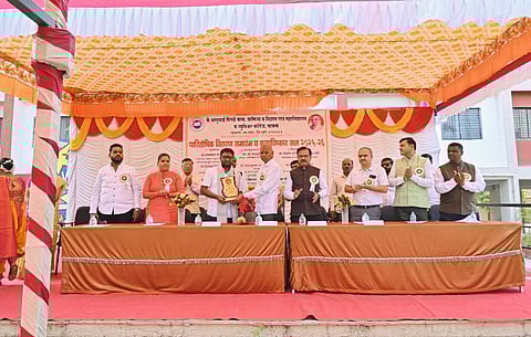 ‘झेन झीं’साठी महाविद्यालयीन व्यासपीठ महत्त्वाचे