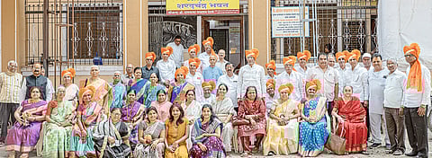 जेजुरीत ५८ वर्षांनी भेटले माजी विद्यार्थी