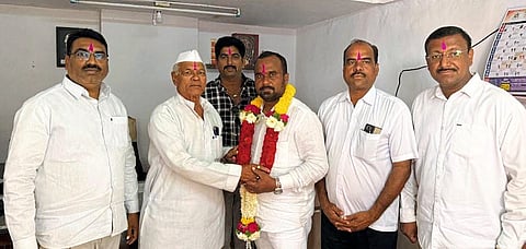 पानगाव येथील धर्मराज गाडे यांचा सन्मान