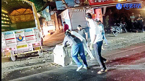 Bravehearts Step In on Talegaon–Chakan Road, Prevent Potential Tragedy