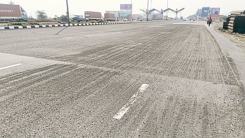 पुणे–बंगळूर महामार्गावरील रखडलेल्या कामामुळे अपघातांची मालिका; वाहनचालक त्रस्त