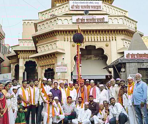 सासवडच्या ‘संत तेल्या भुत्या’ कावडीची पंढरी भेट