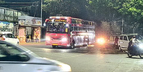 स्वयंघोषित बसथांबे जागोजाग, वाहतूक वेठीस मागोमाग !