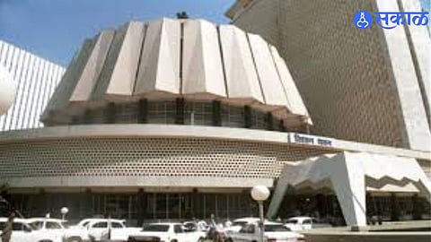 MLA Vijay Deshmukh speaking in the Maharashtra Assembly over Solapur land issue.