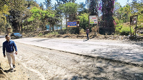 वाई-चार महिन्यांपासून खोदलेल्या रस्त्यामुळे नागरीक,प्रवाशांचे हाल