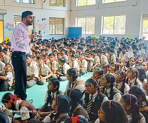 चैतन्य विद्यालयात विज्ञान व्याख्यान