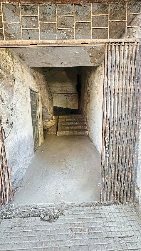 सांडपाणी विभाग कार्यालय परिसर अखेर स्वच्छ