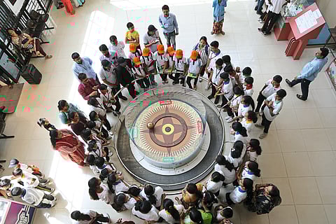 विज्ञान दिनानिमित्त कुतूहल अन् जिज्ञासा (फोटो फिचर)