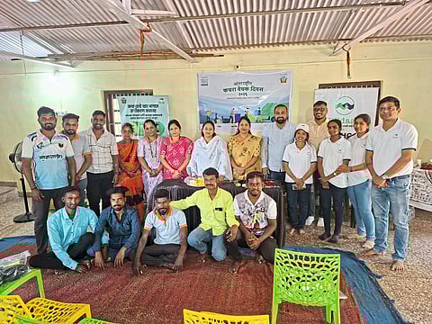 पाचगणी : पाचगणीत आंतरराष्ट्रीय कचरा वेचक दिन उत्साहात; सुरक्षा साहित्य व शासकीय योजनांच्या कार्डांचे वितरण
