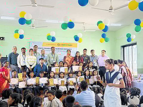 निगडेमधील शाळेत
विज्ञान दीन उत्साहात