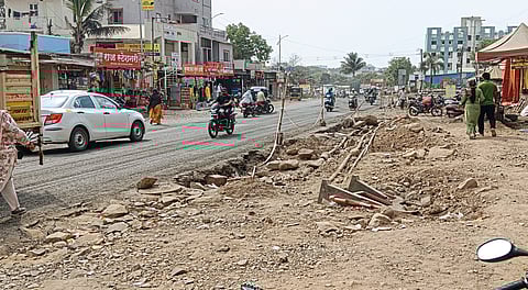 लोहगावातील रुंदीकरण अद्याप रखडलेलेच