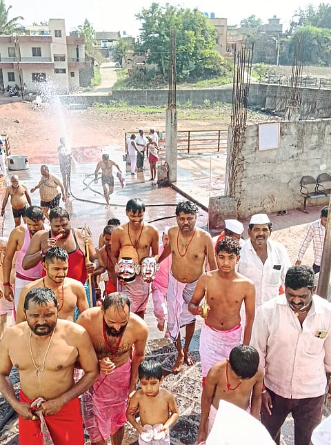 श्रीक्षेत्र वीर येथे चंद्रग्रहण काळातील धार्मिक विधी