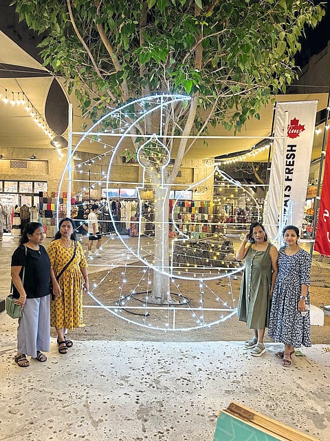 आंबेगावातील चौघी बहिणी अडकल्या