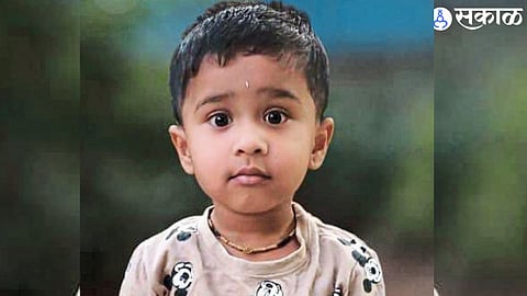 The iron entrance gate under which the young child was fatally trapped in Karad taluka during Holi celebrations.