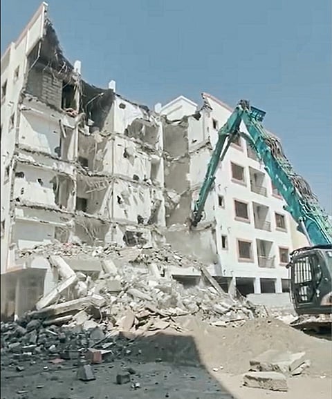 लोहगावात अनधिकृत बांधकामांवर हातोडा