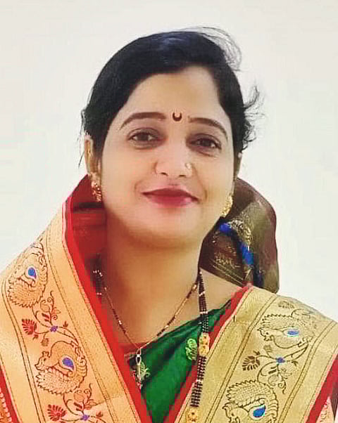 वर्षाराणी सावंत दहिवडीच्या नगराध्यक्षा!