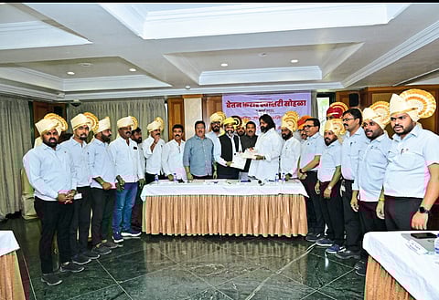 चाकणमधील ''महिंद्रा लॉजिस्टिक''मध्ये वेतनवाढ करार