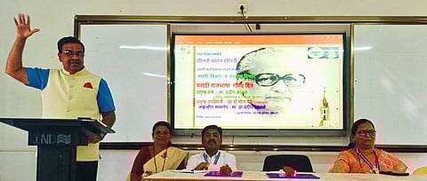 साहित्याच्या वाचनातून व्यक्तिमत्व घडवा