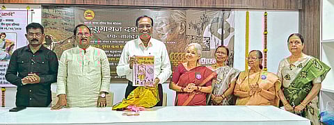 सासवड येथे ‘आधुनिक कहाण्यांच्या’ हस्तलिखिताचे प्रकाशन