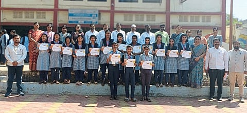 करडे येथील विद्यालयात
‘कवी विद्यार्थ्यांच्या भेटीला’