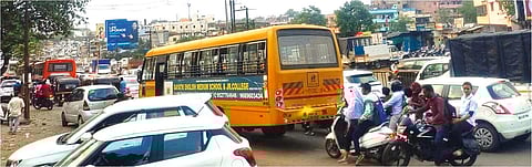 इंधन, वेळेचा अपव्यय अन् जिवाला अपघाताचाही धोका