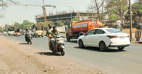 मोशी प्राधिकरण परिसराकडे येताना सेवा रस्त्याची गरज