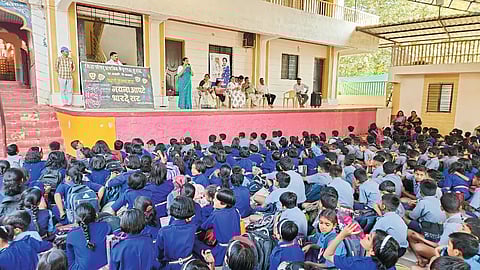 कुडाळ कुडाळच्या शाळेत चिमुकल्यांना अभिनयाचे धडे