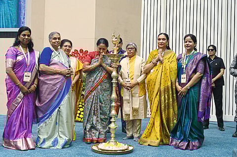 ‘भारतीय महिला परिवर्तनाच्याही वाहक’