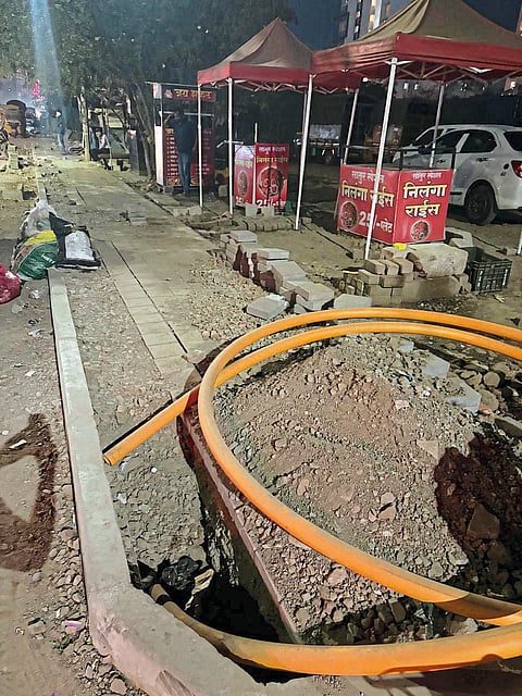 दोन महिन्यांतच पुन्हा खोदला पदपथ