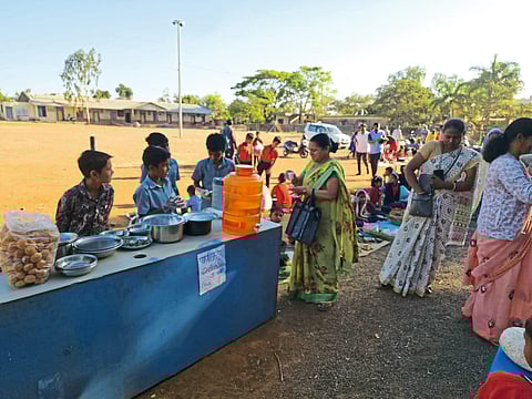 पेठ शाळेतील आनंद मेळाव्यात पन्नास हजारांची उलाढाल