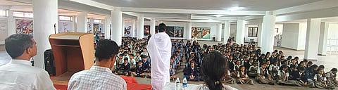 मोबाइलचा अतिवापर टाळणे हिताचे